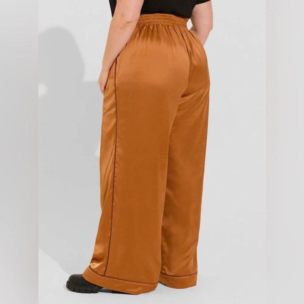 Torrid Wide Leg Satin High Rise Pant Brown 2 Regular - Picture 2 of 4